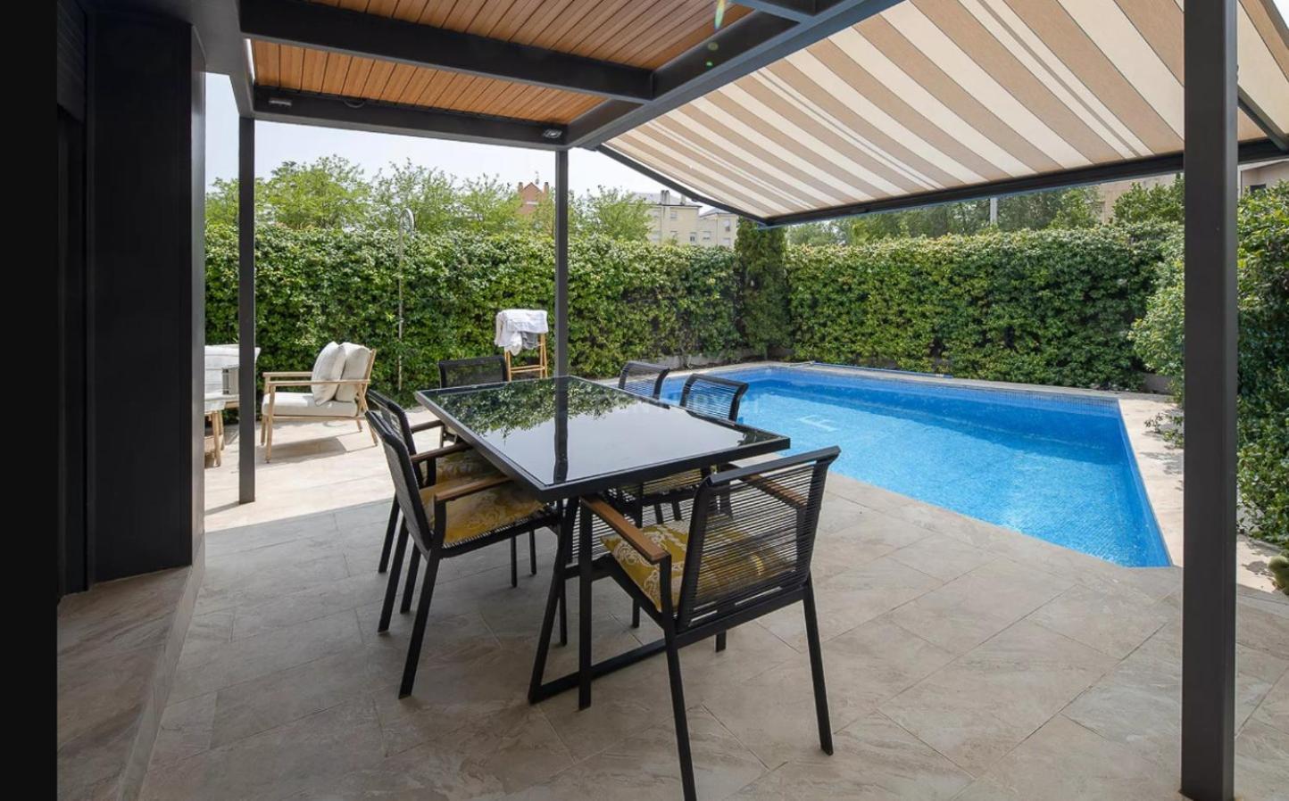 Space In The Villa With Poll Near Golf In Madrid Exterior photo